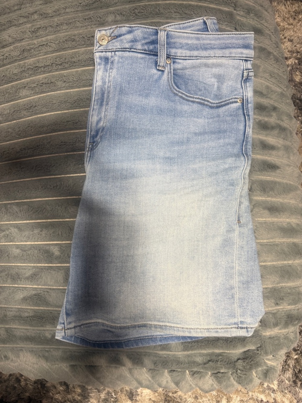 LuLaRoe Light Wash Denim Men’s Shorts - Picture 4 of 4